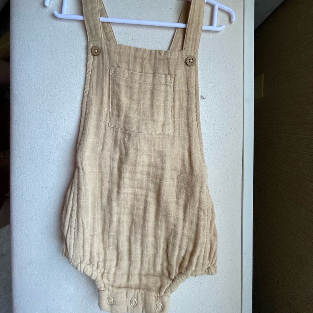 Jamie kay 3 yr romper/overalls nwt